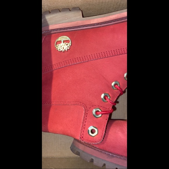 Red Timberland - Picture 2 of 2